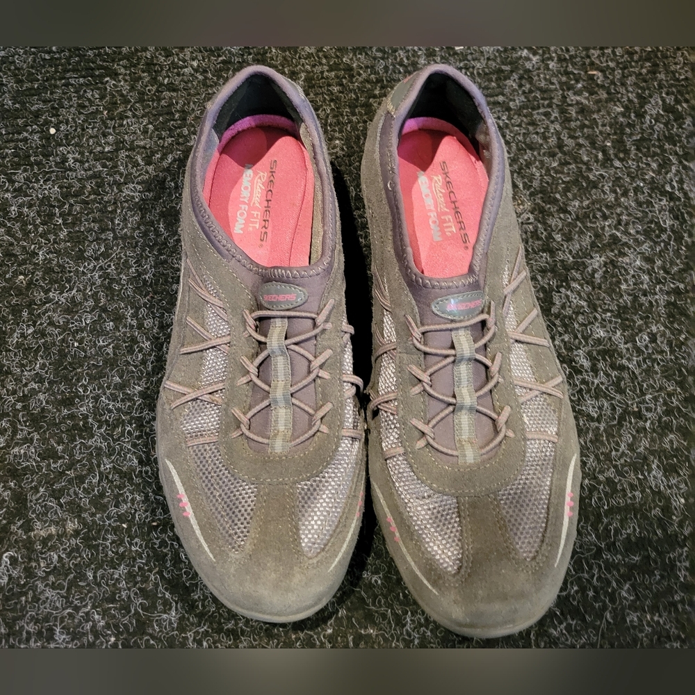 Sketchers Gray Casual Sneaker - Size 9 - Gently Used Condition